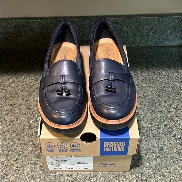 Clarks Collection Westlynn Bella
Woman’s Dark Blue Leather Loafers - Picture 1 of 8